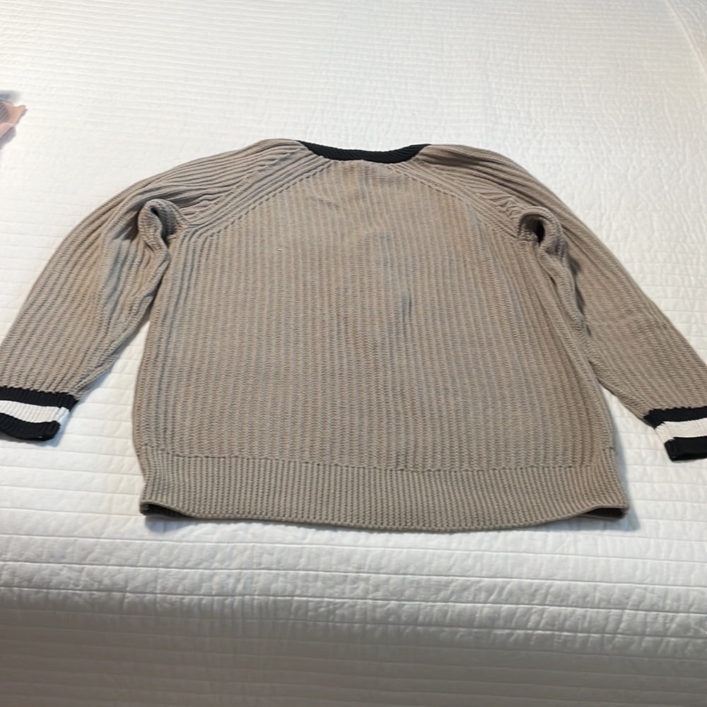 Sweater - Picture 5 of 8